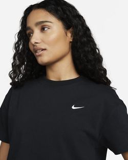 BRAND NEW NIKE SHIRT 