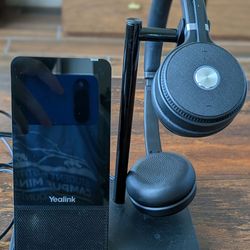 Yealink WH66 Dual Wireless DECT Headset with the UC Workstation
