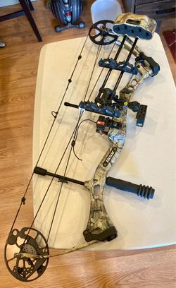 Bear Encounter Compound Bow w/extras