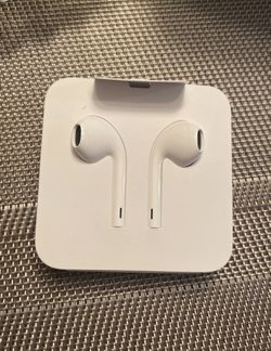 Apple earpods headphones