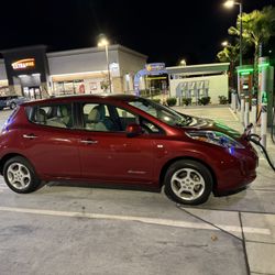 2012 Nissan LEAF · SV Hatchback 4D