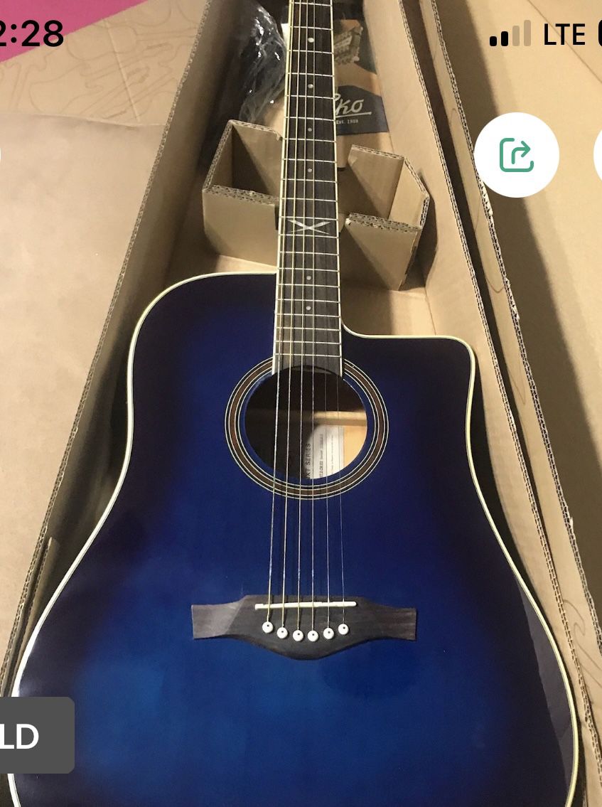 BRAND NEW ELECTRIC ACOUSTIC GUITAR COMPLETE WITH BUILT IN TUNER 