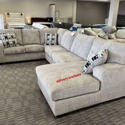 Brand New/ Gray Oversized Sectional, Seccional, Couch// Delivery Available 
