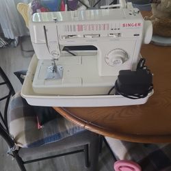 SINGER SAWING MACHINE