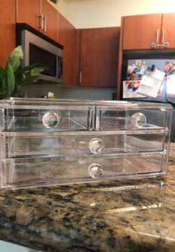 Cosmetic containers