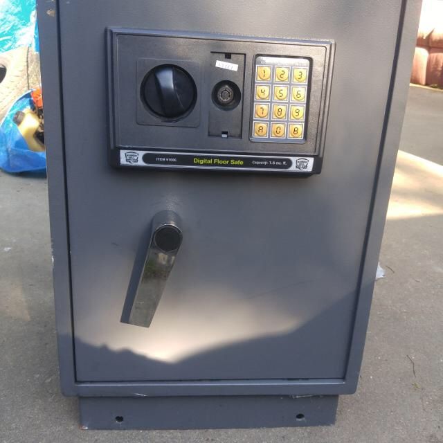 Bunker hill security digital floor safe 91006 for Sale in Pasadena, CA