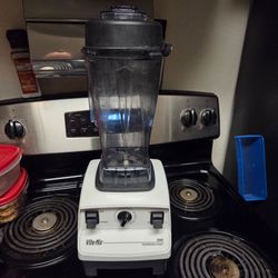Vitamix 5000 Total Nutrition Center Blender Food Processor w/ 64 Oz pitcher