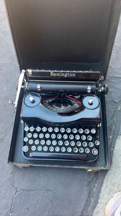 Remington Portable blackTypewriter (1931)