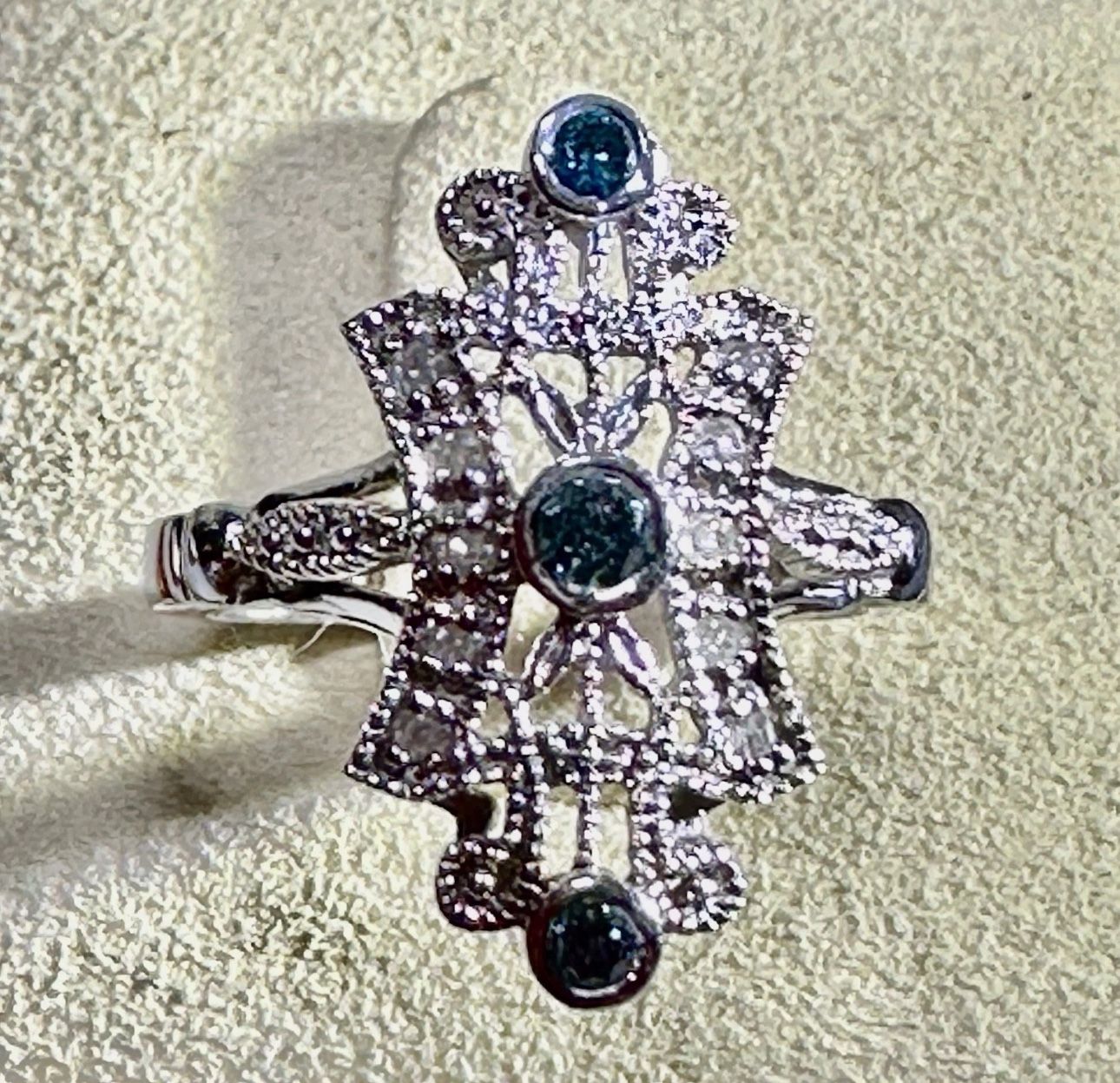 FREE SHIPPING! 10k White Gold Blue & White Diamonds Ring 6.75 size Lot#497