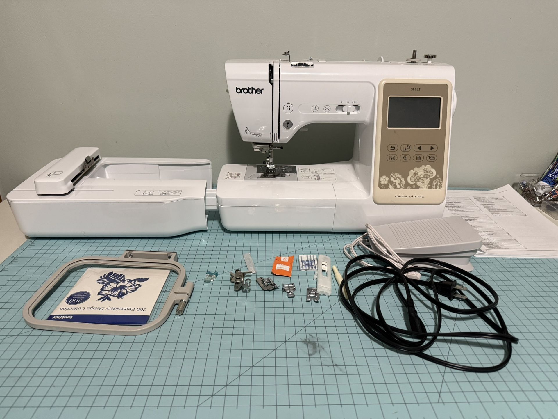 Brother SE625 Sewing and Embroidery Machine Accessories included