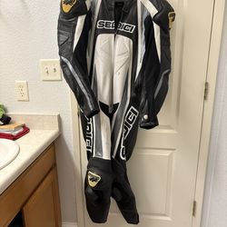 Motorcycle Full Jacket size US 38 and In UK Is 48