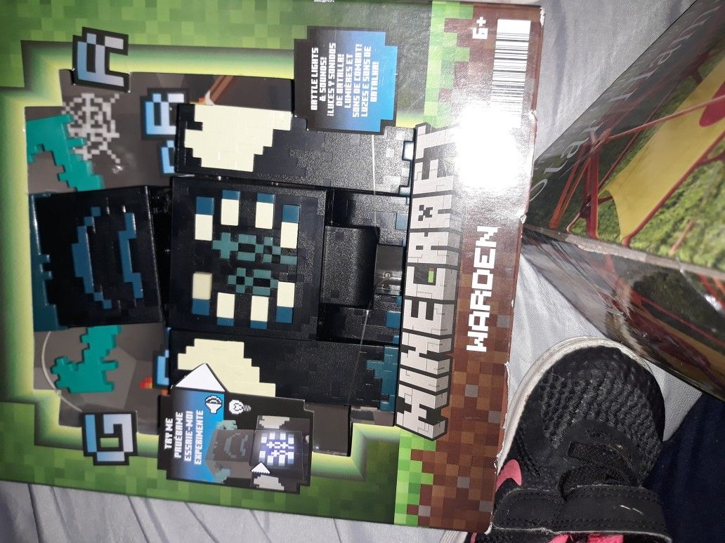 Minecraft Warden Toy