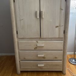 Set Armoire, Dresser with Mirror / Armario y Tocador Con Espejo