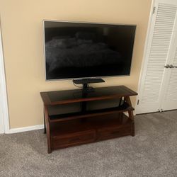 48’ TV and TV Stand