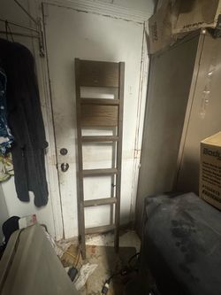 Ladder to lift bed
