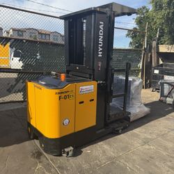 2020 Hyundai Order Picker Forklift
