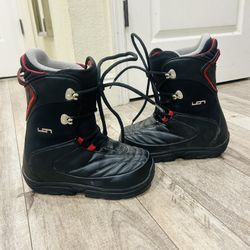 BURTON SNOWBOARDING BOOTS SIZE 6