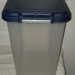 Iris Airtight Food Storage Plastic Container/Bin, 33 Qt
