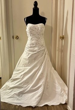 Davids Bridal Wedding Dress