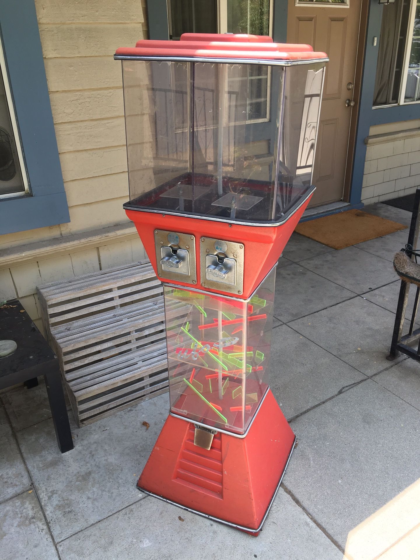 Gumball Prize Machine gum ball / toy