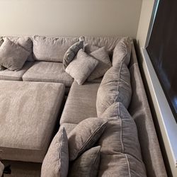 Sectional Couch With Ottoman
