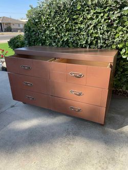Long Dresser 