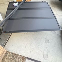 Bakflip tonneau cover