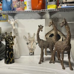Giraffe Decor (Everything In Picture)