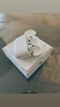 Apple AirPods 4 with Charging Case