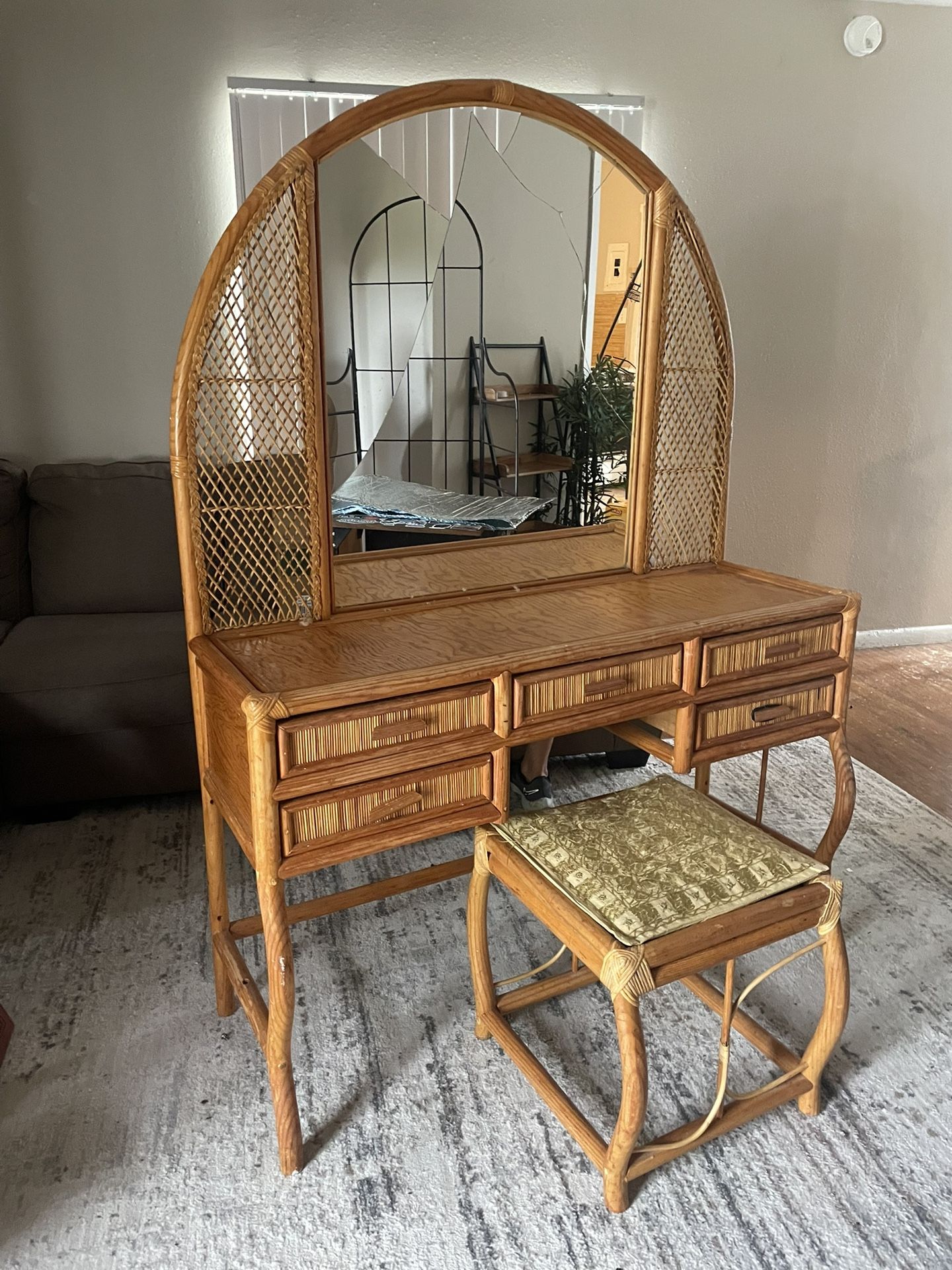 Beautiful Make Up Vanity, Unique