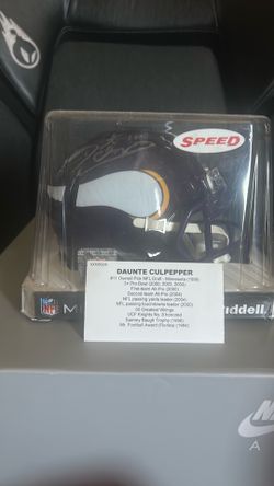 Signed Daunte Culpepper NFL mini helmet