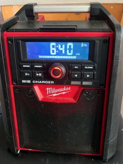 Milwaukee speaker / charger