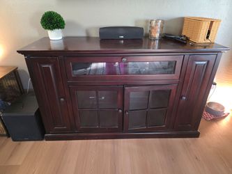 Entertainment center