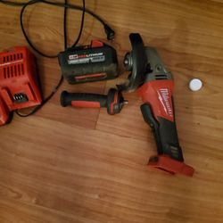 Milwaukee fuel 5 inch grinder with high output battery and rapid charger