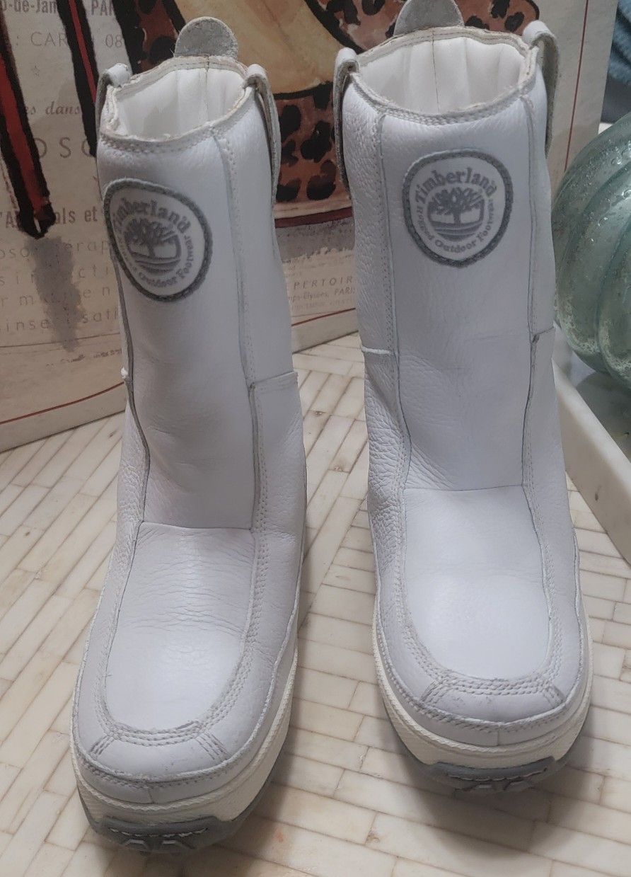 Timberland Snow White Boots Size 9