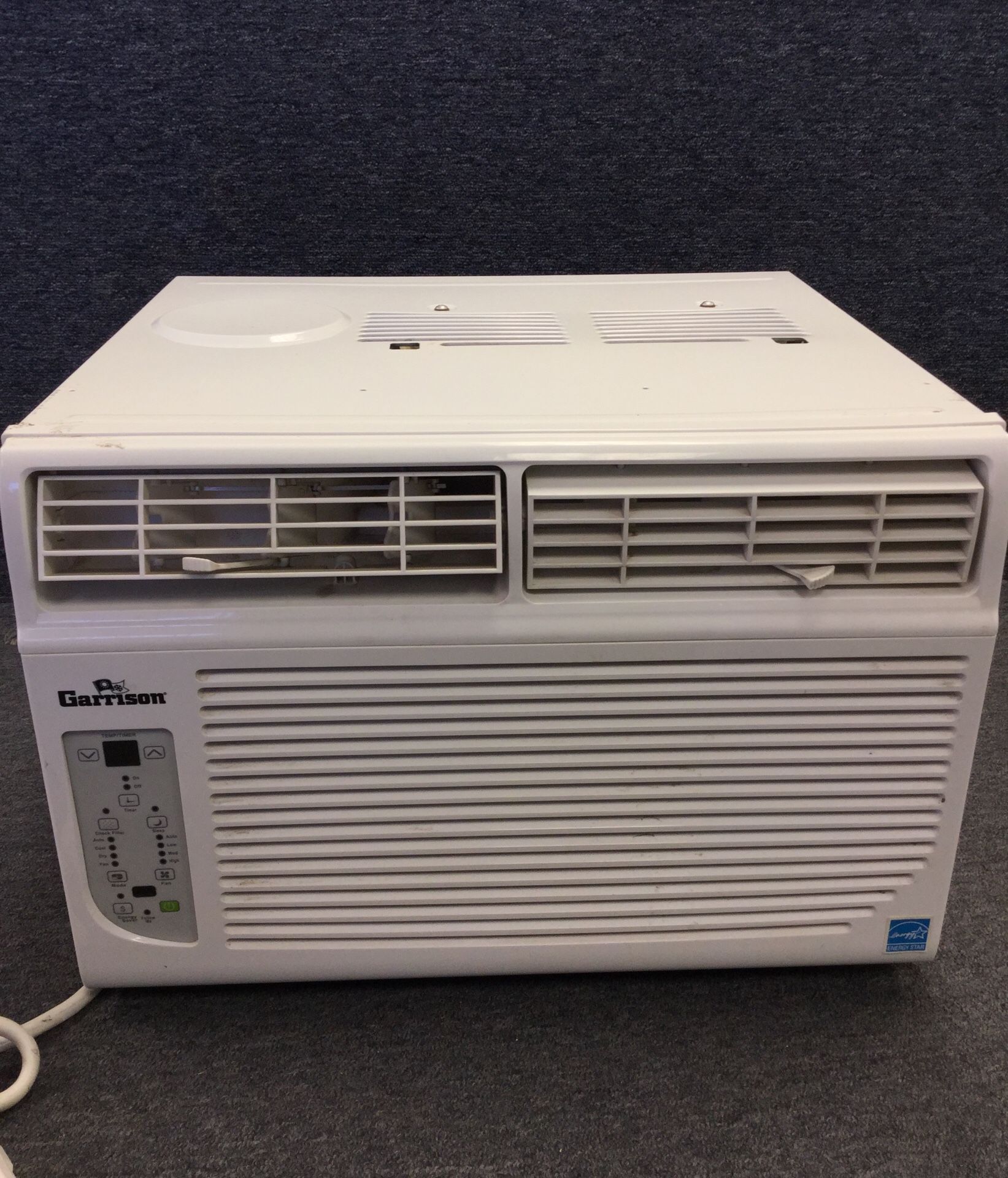 Garrison 8000 btu air conditioner window unit for Sale in Mesa, AZ