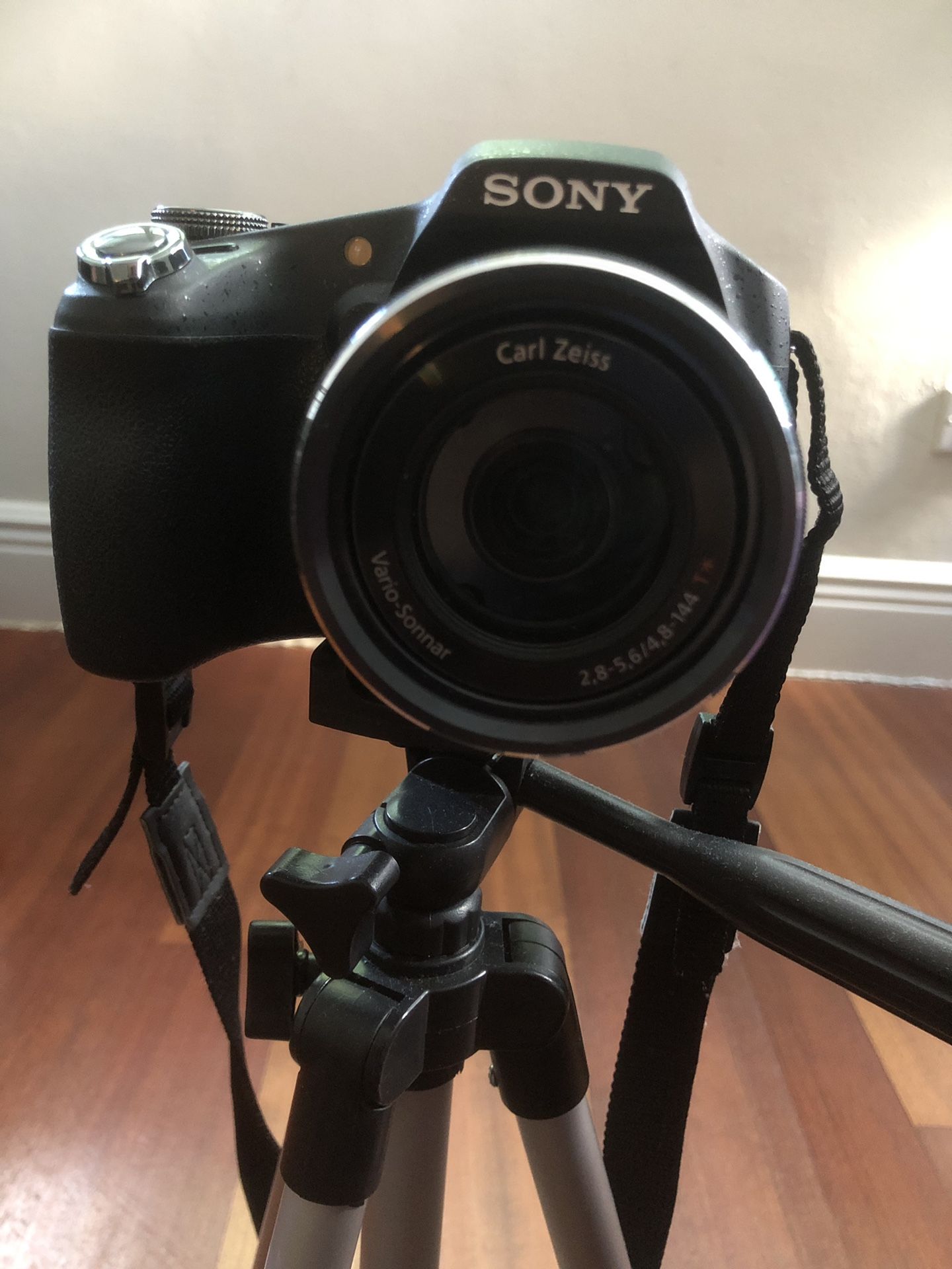 SONY CYBER SHOT CAMERA LIKE NEW