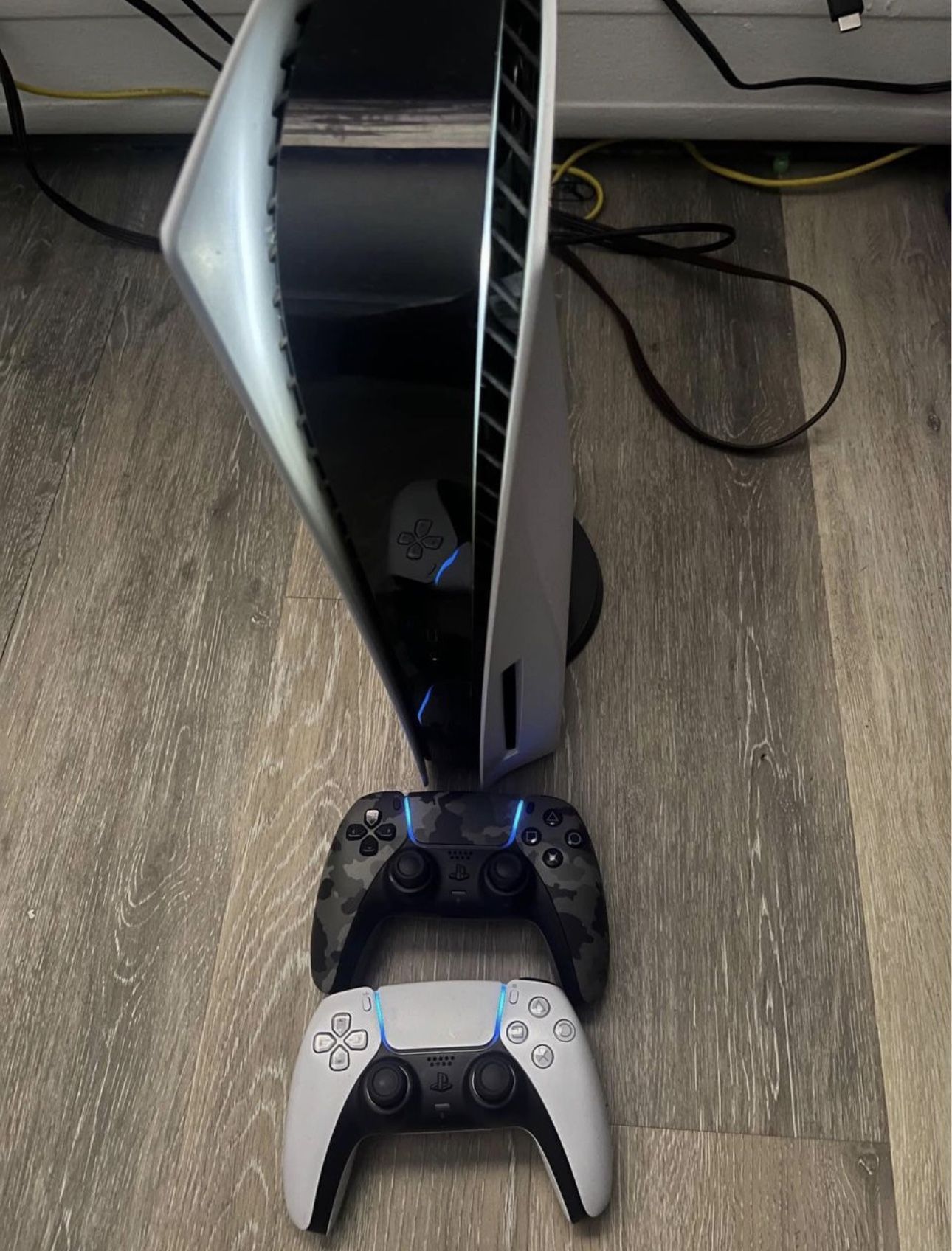 PS5 /w 2 Controller