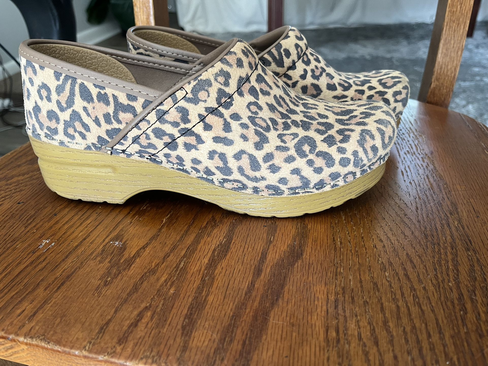 Dansko Professional Leather Clogs Cheetah Print Size