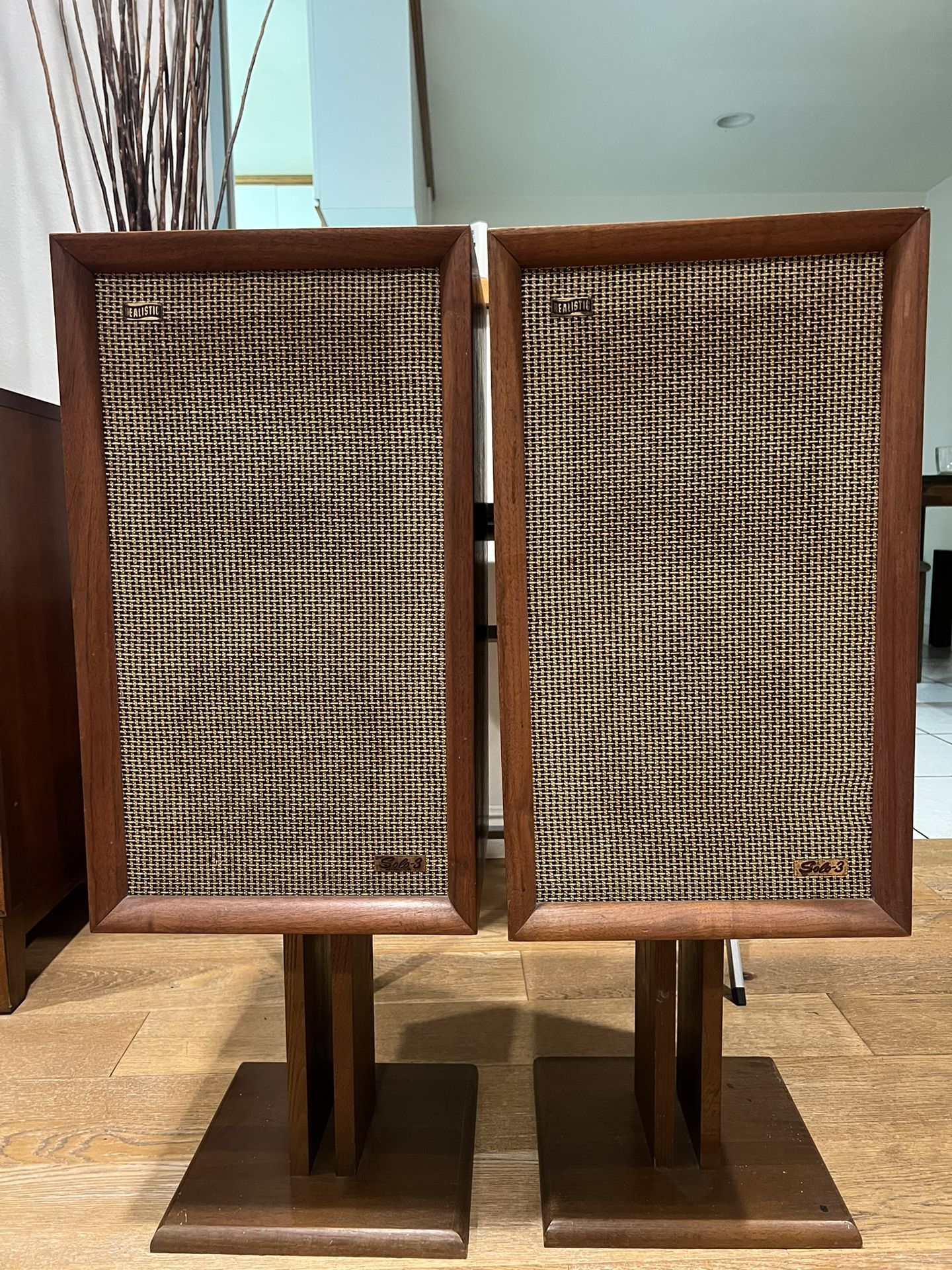 Realistic SOLO-3 bookshelf speakers pair, good working