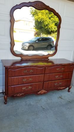 Dresser set