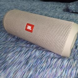 JBL Flip 4 Bluetooth Speaker Like New 