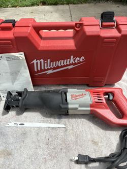 Like New MILWAUKEE 12 Amp Reciprocating Sawzall-6519/30- Clean, Variable Spd, Case, 8’ Cord, Blades