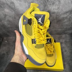 Jordan 4 Lightning Size 9