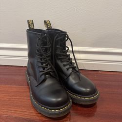 Doc Martens - Women’s 7