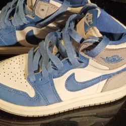 AIR JORDAN 1 RETRO HIGH TOP " ROYAL" TODDLER SNEAKERS SIZE 12C FOR AGE GROUP 5-6 YRS