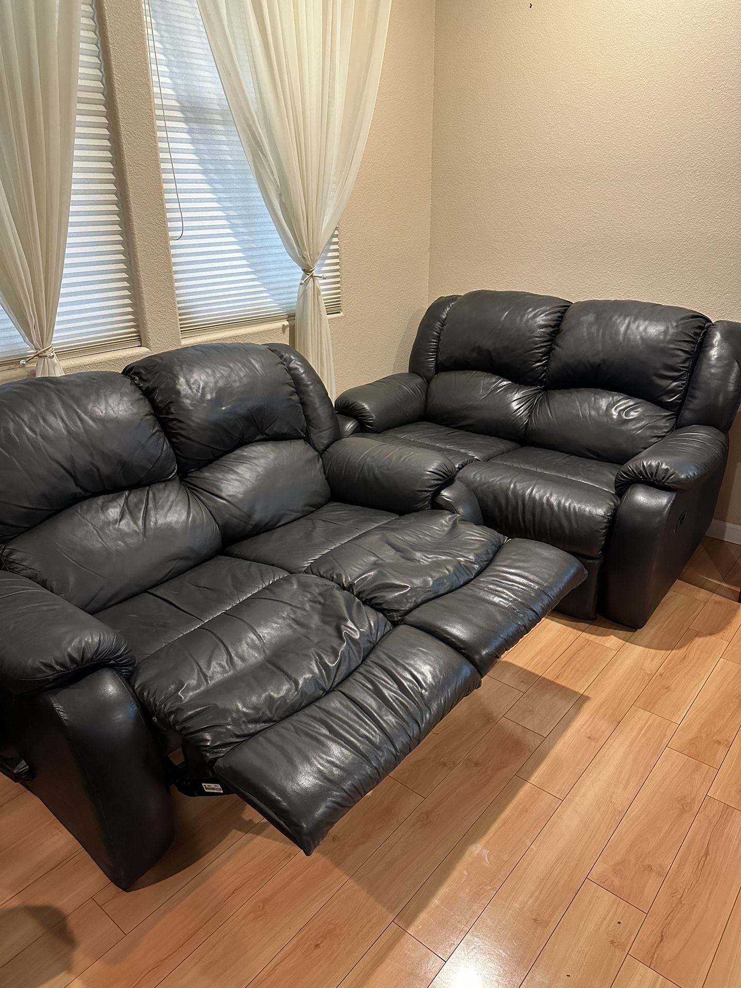 Black Leather Sofas