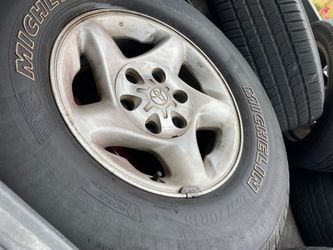 Tundra Rims With 80% tire Life Has Michelin Tires !