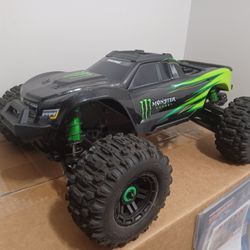 MONSTER ENERGY TRAXXAS MAXX v2 4s RC TRUCK Brushless - LIKE NEW! BARELY USED ONLY ONCE! Very Rare!!!