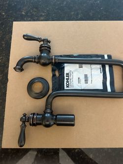 Wall mount pot filler